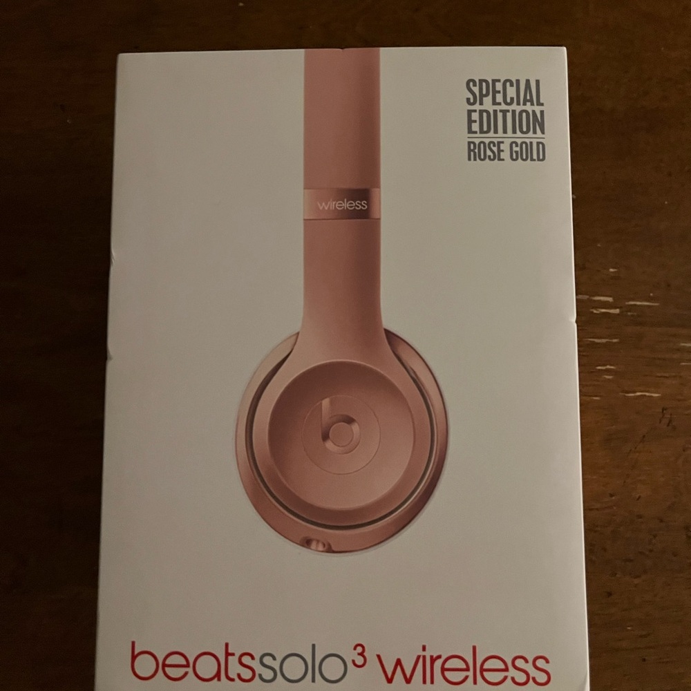 Beats by Dre Solo3 Wireless Headphones - Rose Gold
